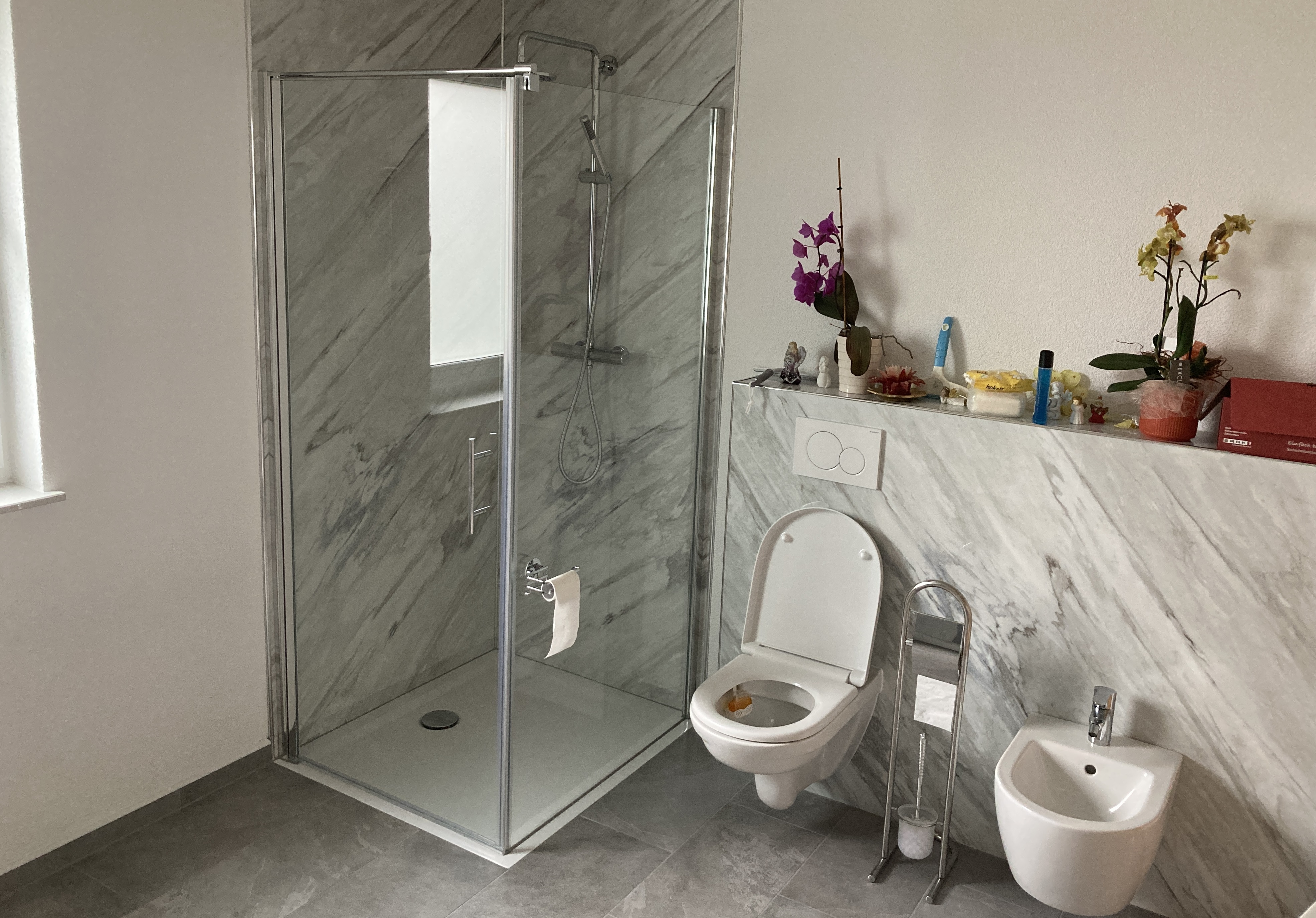 Hochwertige Sanitärausstattung und Wellness-Bad – Fachbereich Sanitär bei B+F Gebäudetechnik
